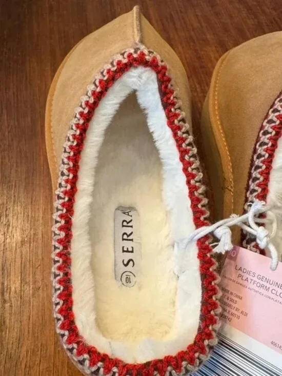 NWT Serra genuine suede platform clogs. Size 10 - Picture 4 of 5